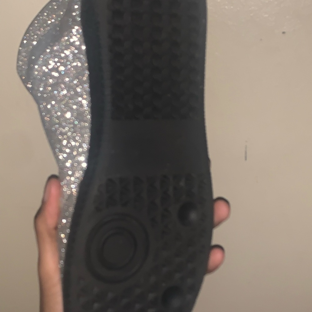 Sneakers - Picture 3 of 7